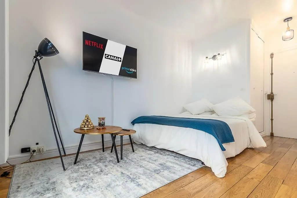 Central Cosy Studio With Sunny Balcony Párizs